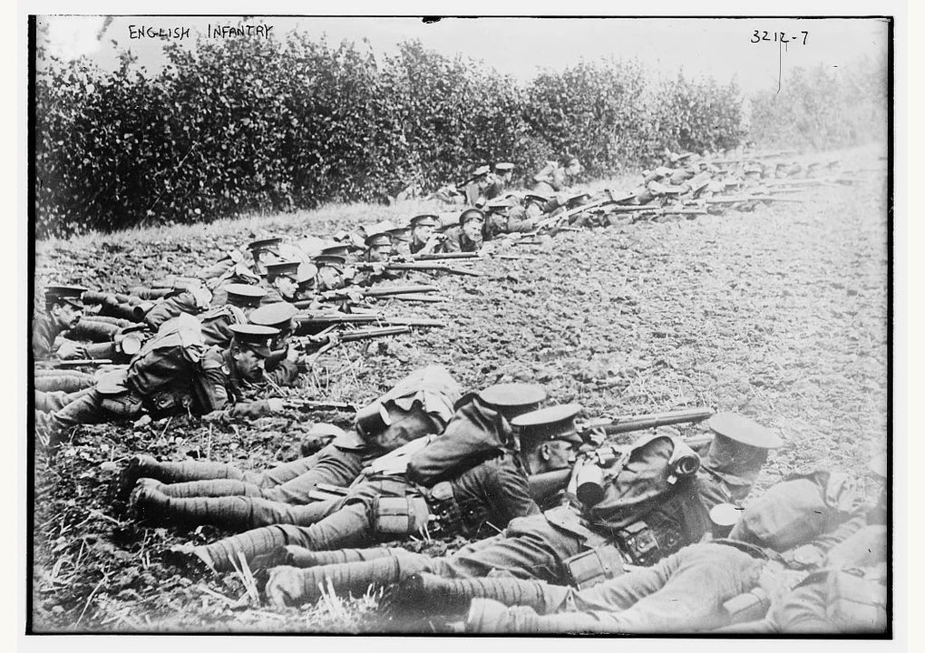 English infantry soldiers in an archival photograph from circa 1914–1915